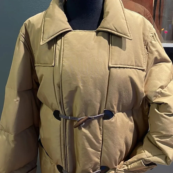 The Company Store muted gold hidden zipper toggle closure puffer coat. Large. - Picture 2 of 11